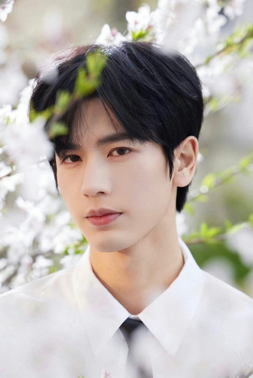 หัวจะปวด! พระเอกสุดหล่อ ต้องย้ายโรงแรม5ครั้ง งานถูกยกเลิก