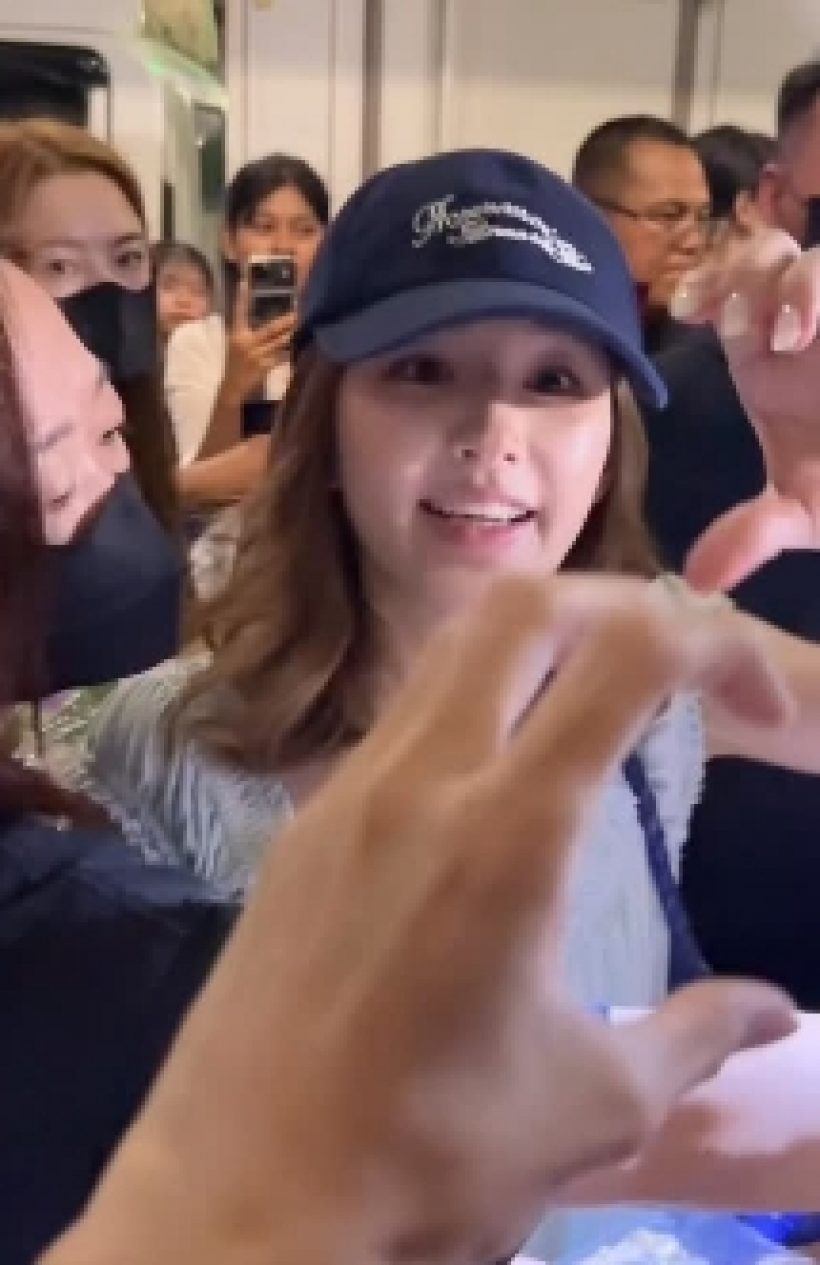 เปิดนาที จ้าวลู่ซือ โชว์ความเฟรนด์ลี่หลังถึงไทย