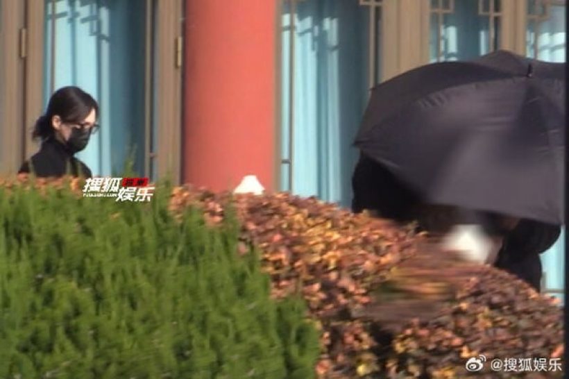 ดราม่าปนเศร้า เมื่อคู่รักซุปตาร์ ถูกจับผิดขาเตียงในวันสูญเสีย