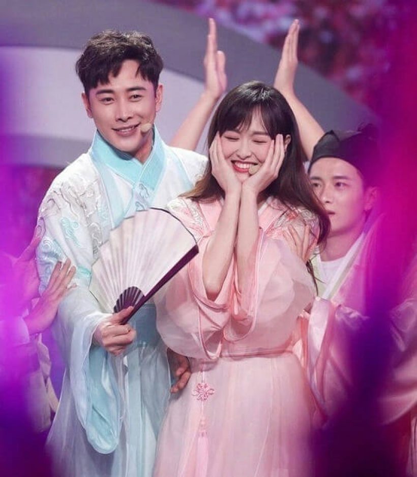 ดราม่าปนเศร้า เมื่อคู่รักซุปตาร์ ถูกจับผิดขาเตียงในวันสูญเสีย