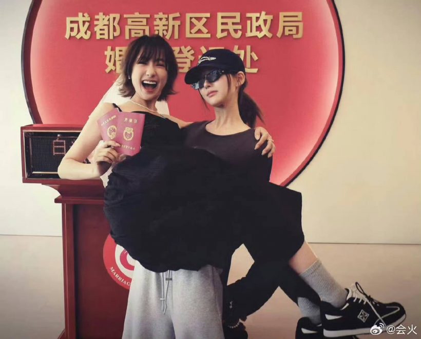 ช็อตทัชใจ จ้าวลู่ซือ เป็นสักขีพยานรักเพื่อนสนิทสละโสดแล้ว