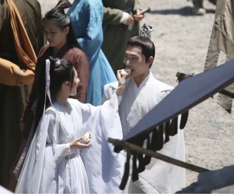 Weiboแตกแตน! ลือหึ่งจ้าวลู่ซือ ซุ่มคบพระเอกสุดหล่อคนนี้จริงมั้ย?