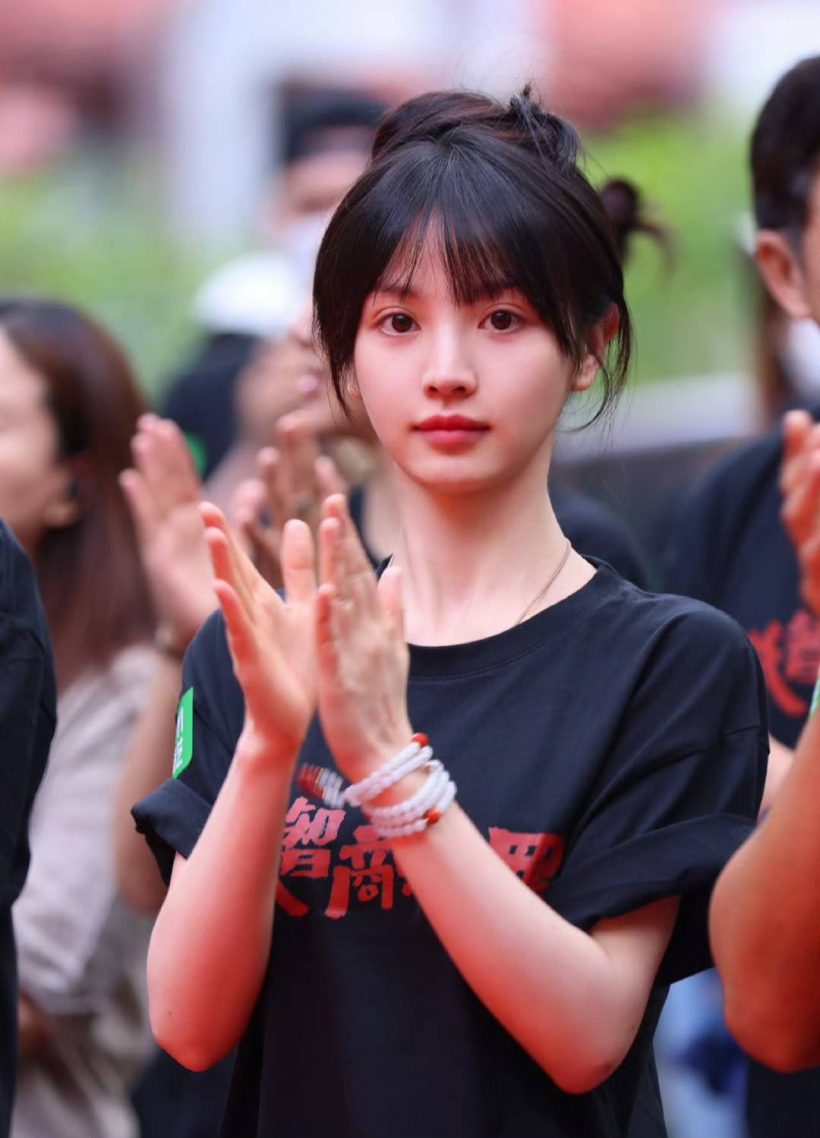 ส่องให้ชัด! รวมช็อตหน้าสด นางเอกล่าหยกที่ทำโซเชียลแตก