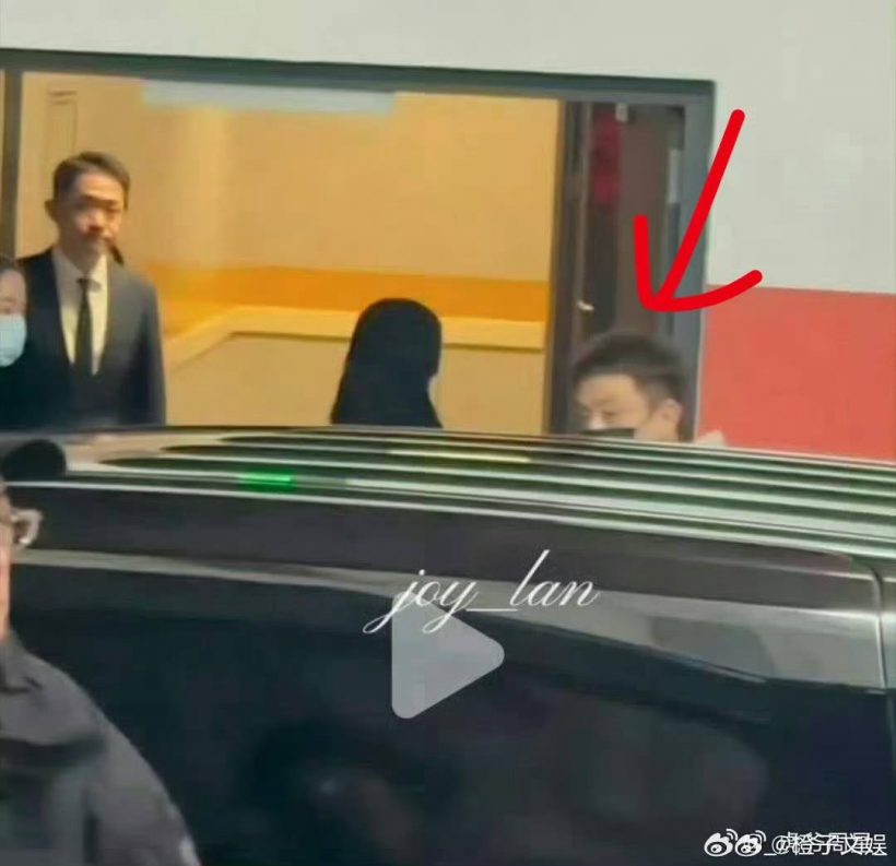 หลุดภาพลับ!ซุปตาร์สาว เปลี่ยนผจก.ใหม่ หลังเจอมรสุม..