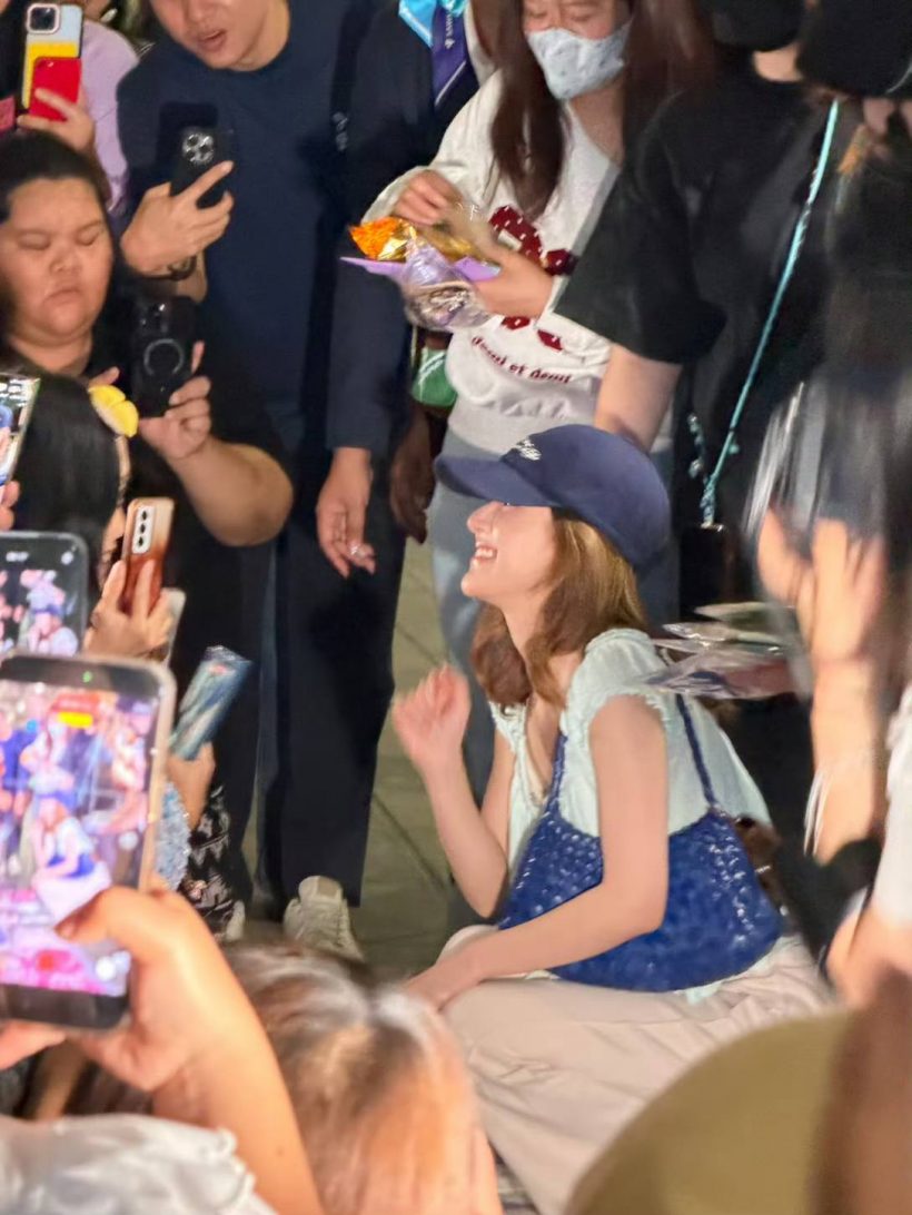 ประทับใจ จ้าวลู่ซือ หอบของขวัญข้ามประเทศมาฝากแฟนๆด้วย