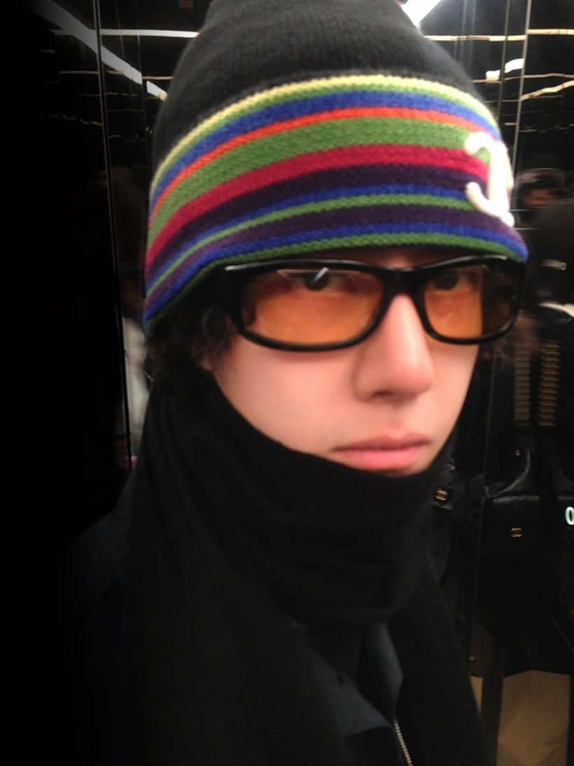 ปารีสแทบแตก! "หวังอี้ป๋อ" อัปรูปเซตใหม่ หล่อทะลุแมสก์