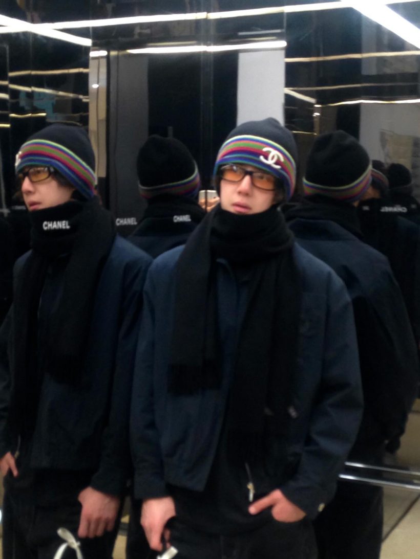 ปารีสแทบแตก! "หวังอี้ป๋อ" อัปรูปเซตใหม่ หล่อทะลุแมสก์