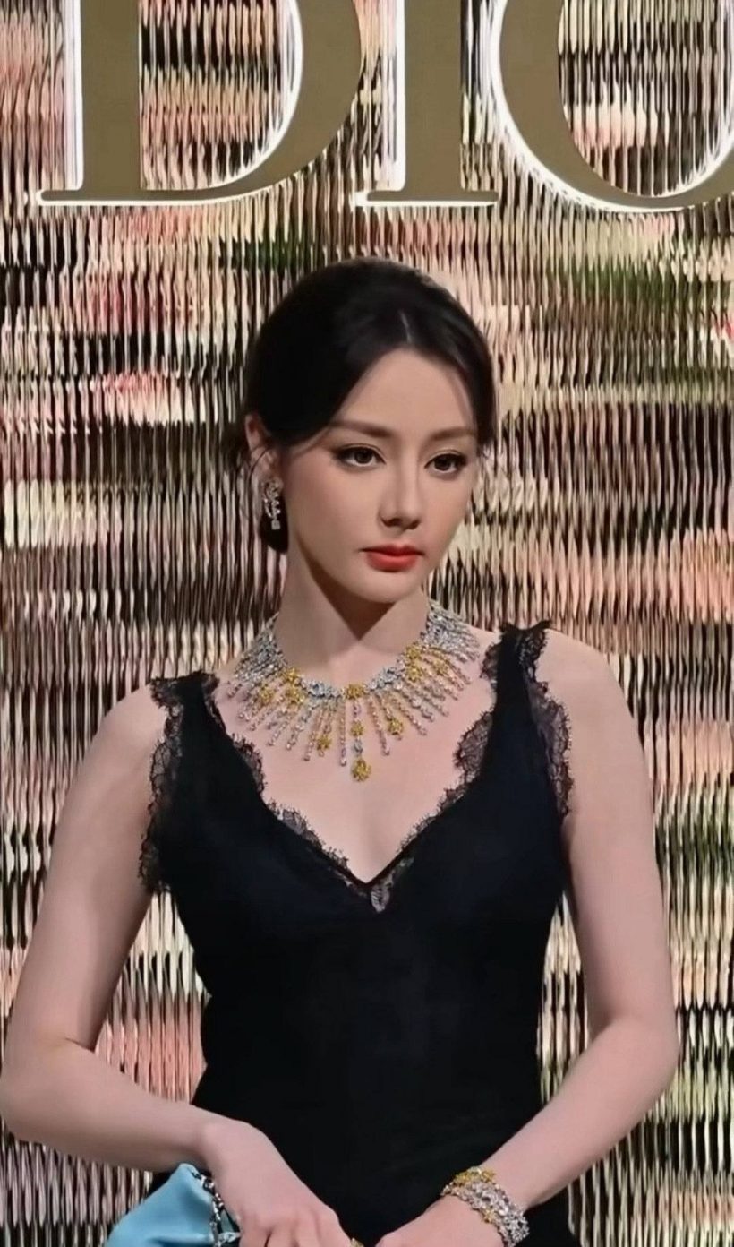 ตี๋ลี่เร่อปา คัมแบ็ก Dior ลุคราชินีขยี้ใจ