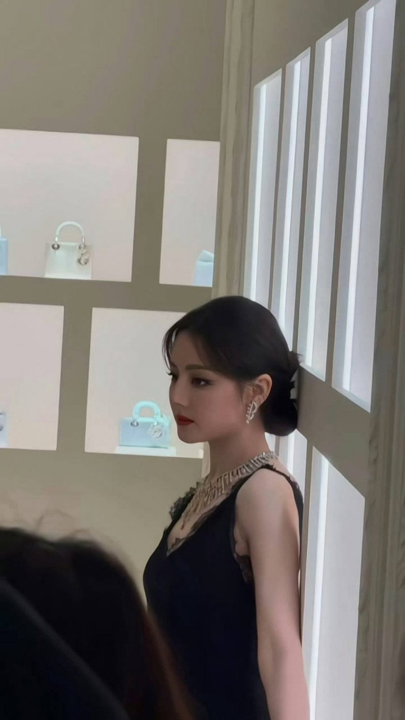 ตี๋ลี่เร่อปา คัมแบ็ก Dior ลุคราชินีขยี้ใจ