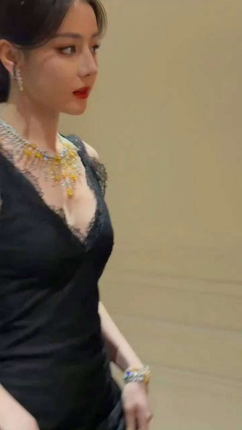 ตี๋ลี่เร่อปา คัมแบ็ก Dior ลุคราชินีขยี้ใจ