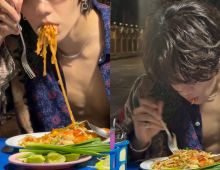 นักร้องซุปตาร์ นั่งกินผัดไทข้างทางยังไง ให้หล่อขนาดนี้
