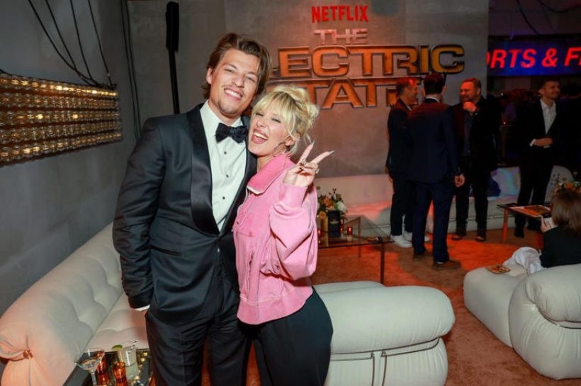 ส่องลุคคุณแม่ ดาราสาวพร้อมสามีสุดหล่อ อุ้มลูกเดินชิลน่ารักตะโกน!