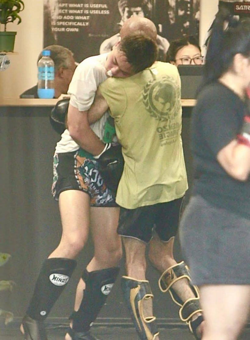 คลั่งมวยไทย! หนุ่มน้อยทายาทซุปตาร์ดัง  ฟิตซ้อมจนกำเดาไหล