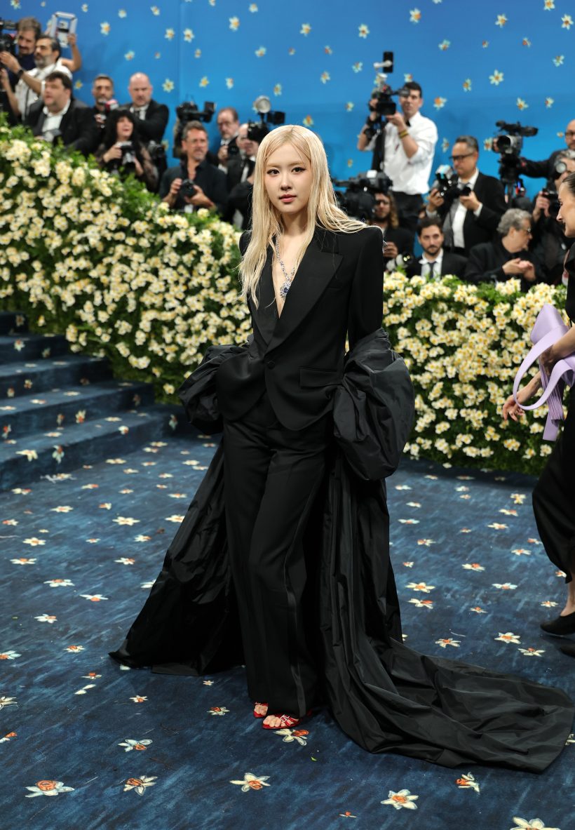 โรเซ่ สวยเท่แต่ไม่ปัง? แฟนๆ ผิดหวังได้เห็นเเต่ลุคเดิมๆ