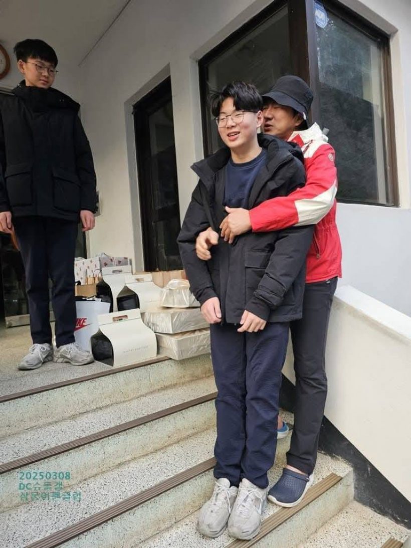 คุณพ่อซงอิลกุก อวดโมเมนต์อบอุ่นกับลูกชายแฝด3 แทฮันมินกุกและมันเซ