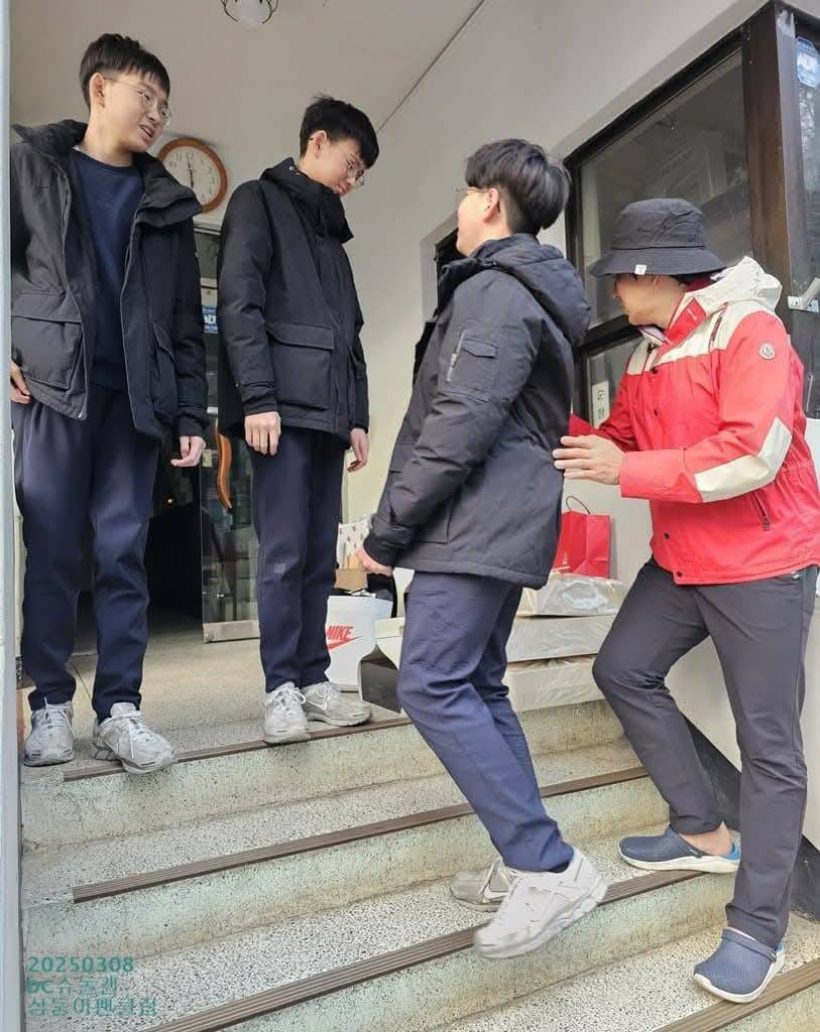 คุณพ่อซงอิลกุก อวดโมเมนต์อบอุ่นกับลูกชายแฝด3 แทฮันมินกุกและมันเซ