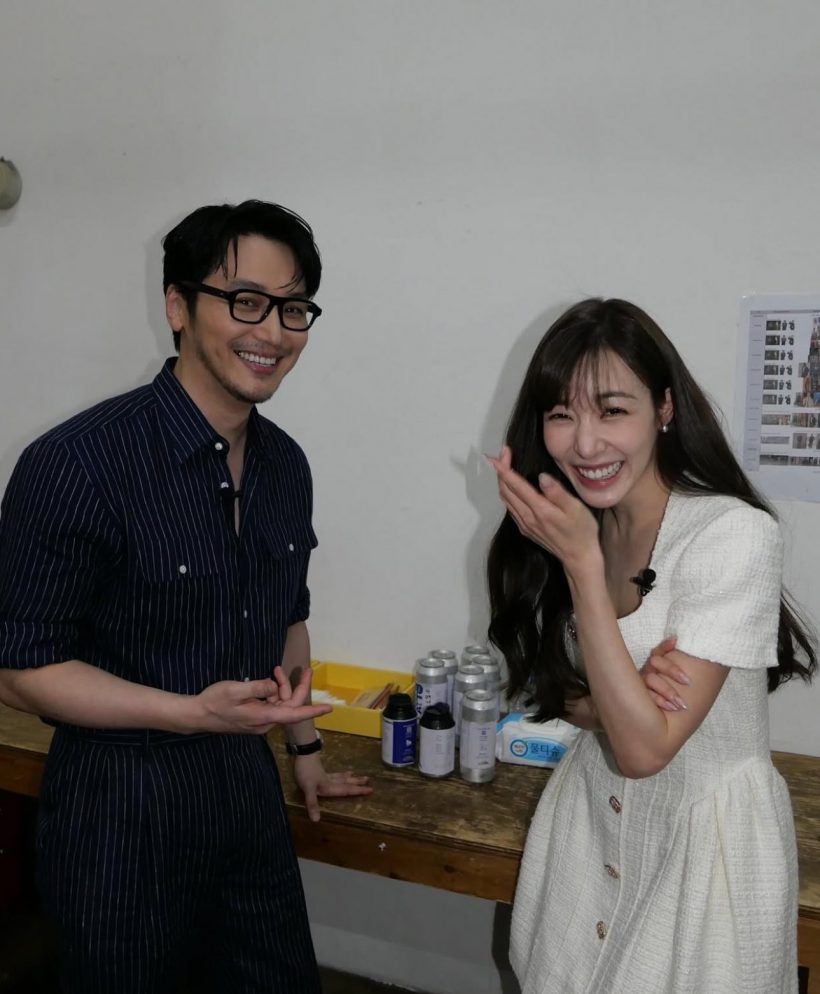 แฟนๆ จับสังเกตไอเทมรักมัดตัว ทิฟฟานี่-บยอนโยฮัน หวานเจี๊ยบ