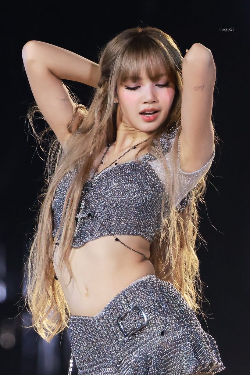 ลิซ่า ร่างทองขึ้นคอนเสิร์ตใหญ่ ลุคนี้สวยสะกดเหมือนตุ๊กตาบาร์บี้