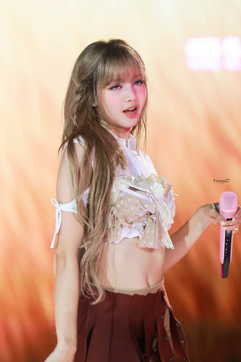 ลิซ่า ร่างทองขึ้นคอนเสิร์ตใหญ่ ลุคนี้สวยสะกดเหมือนตุ๊กตาบาร์บี้