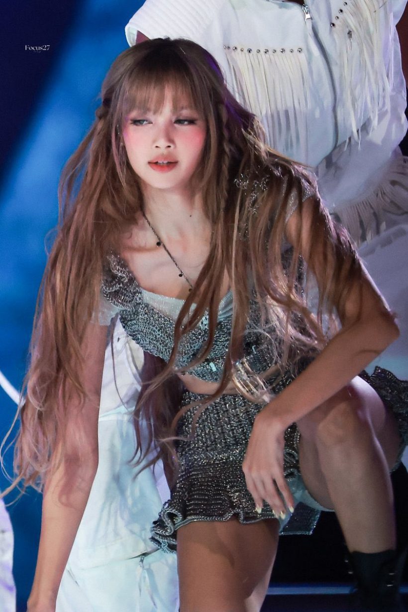 ลิซ่า ร่างทองขึ้นคอนเสิร์ตใหญ่ ลุคนี้สวยสะกดเหมือนตุ๊กตาบาร์บี้