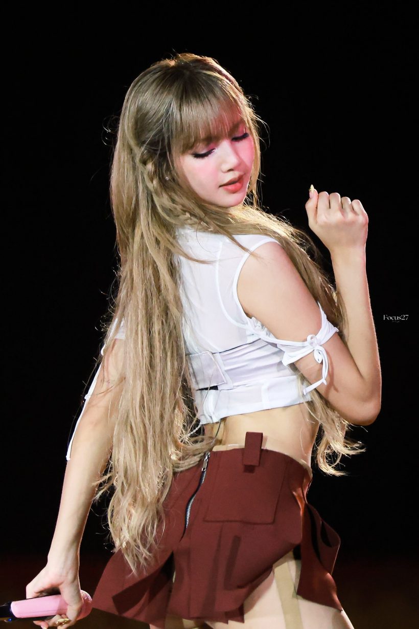 ลิซ่า ร่างทองขึ้นคอนเสิร์ตใหญ่ ลุคนี้สวยสะกดเหมือนตุ๊กตาบาร์บี้