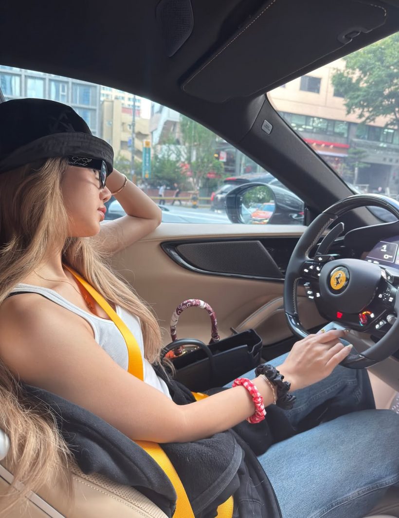 ชาวเน็ตแห่แซว! ลิซ่า ขับ Ferrari Roma ย้อนคำพูดในตำนาน ฉันไม่รวยเธอก็รู้