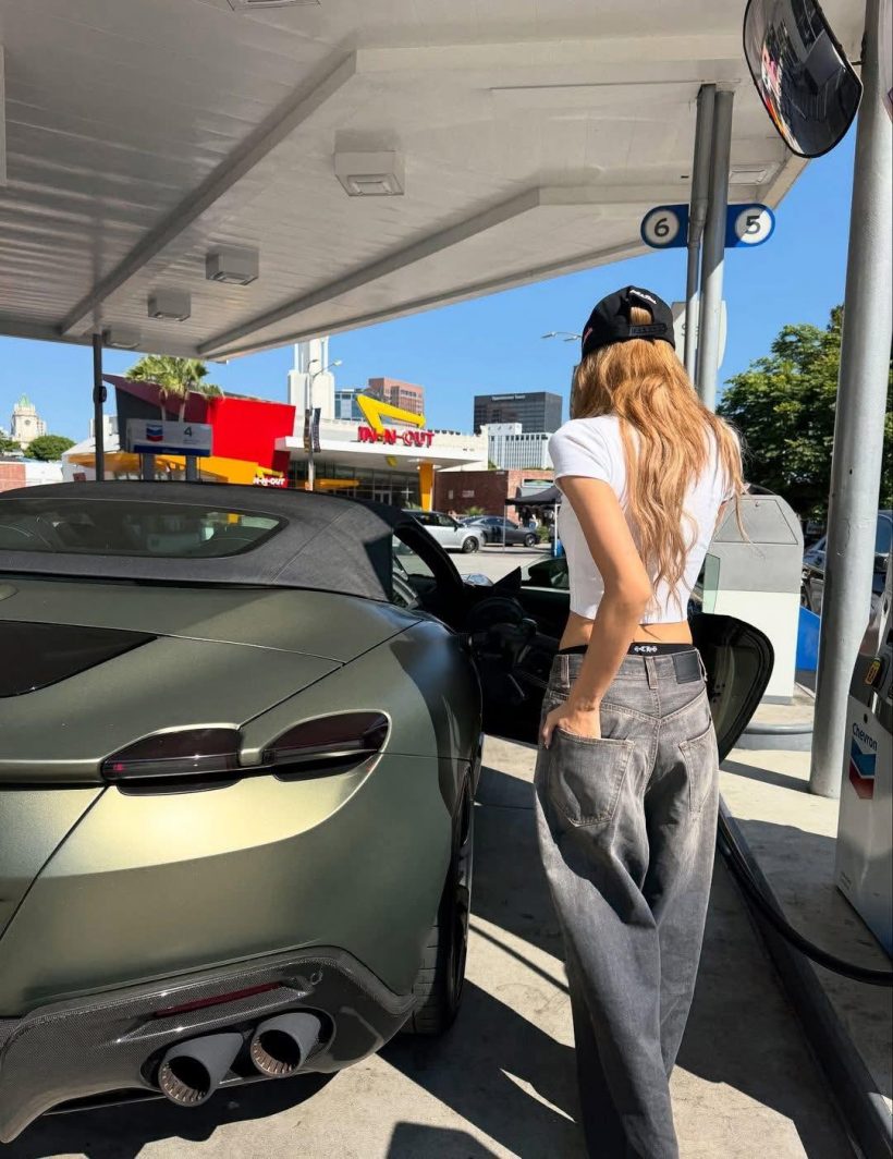 ชาวเน็ตแห่แซว! ลิซ่า ขับ Ferrari Roma ย้อนคำพูดในตำนาน ฉันไม่รวยเธอก็รู้