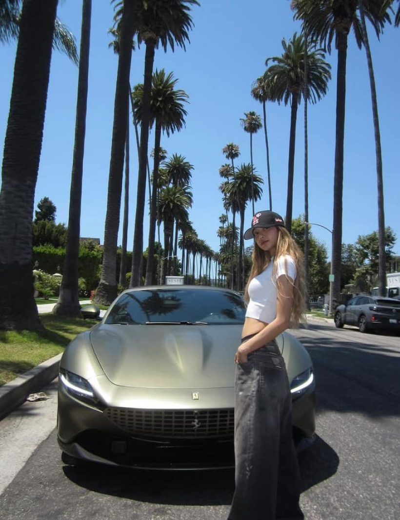 ชาวเน็ตแห่แซว! ลิซ่า ขับ Ferrari Roma ย้อนคำพูดในตำนาน ฉันไม่รวยเธอก็รู้