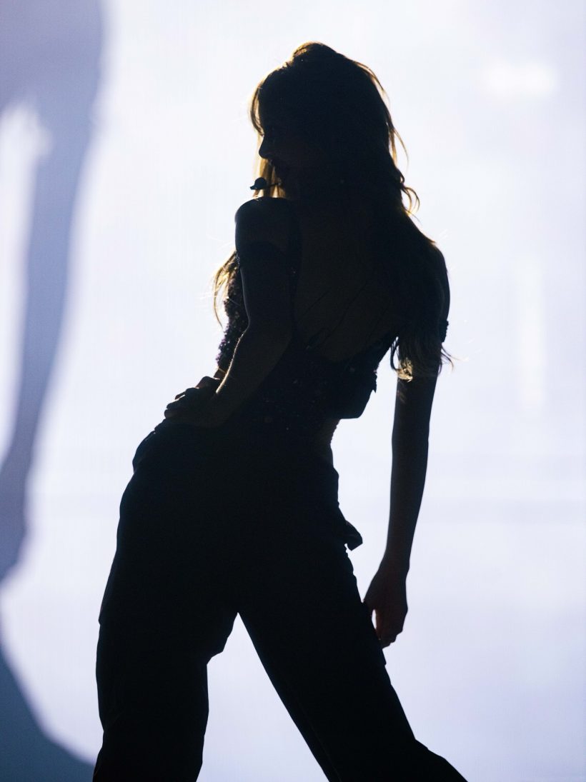 ช็อตประทับใจของลิซ่า บนเวทีคือซุปตาร์ ชีวิตจริงคือเด็กน้อยของพ่อ