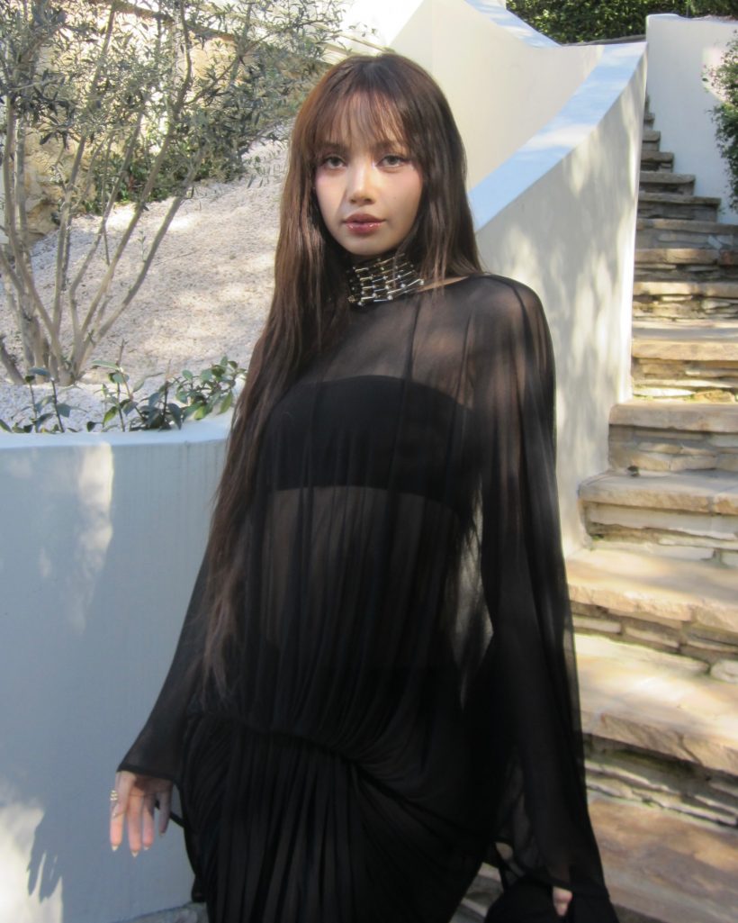 กลายเป็นมีม! ลิซ่าโปรโมตเขาสก ชาวเน็ตทักประโยคเดียวฮาลั่น