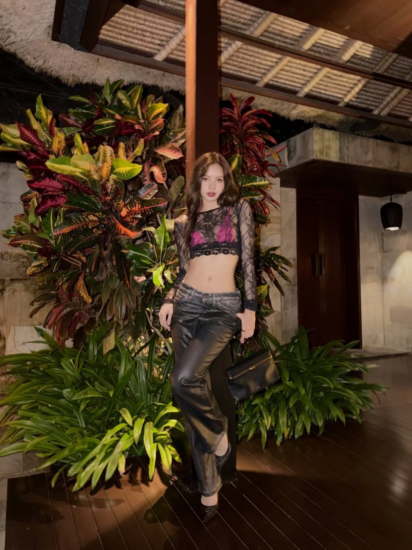 ตาค้างทั้งไทม์ไลน์ ลิซ่าเสิร์ฟลุคทะเล แต่ละช็อตคือเอาเรื่อง