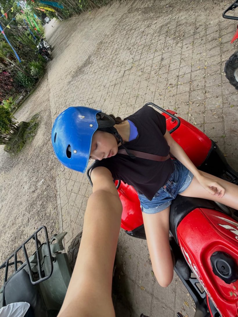 ตาค้างทั้งไทม์ไลน์ ลิซ่าเสิร์ฟลุคทะเล แต่ละช็อตคือเอาเรื่อง