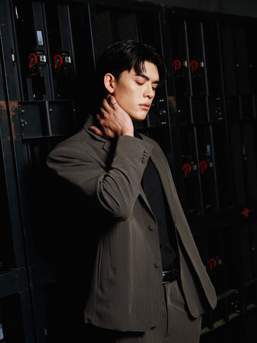 ไม่ใช่ใครที่ไหน!วาร์ปหนุ่มข้างกาย เดินเล่นกับลิซ่าที่สิงคโปร์ ที่แท้...