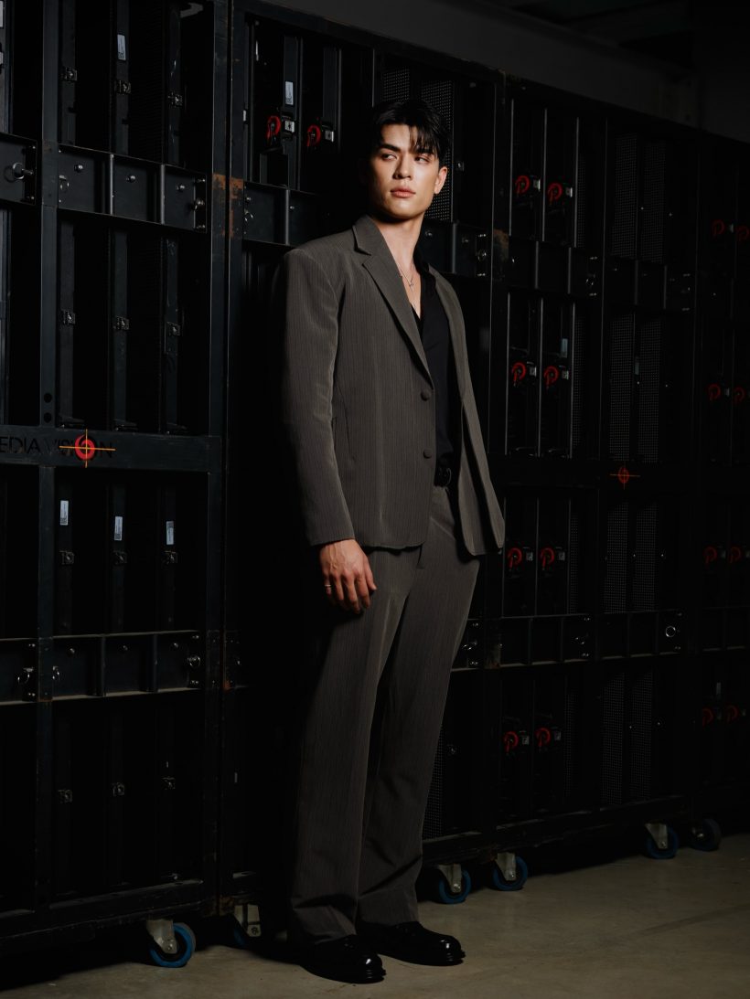 ไม่ใช่ใครที่ไหน!วาร์ปหนุ่มข้างกาย เดินเล่นกับลิซ่าที่สิงคโปร์ ที่แท้...