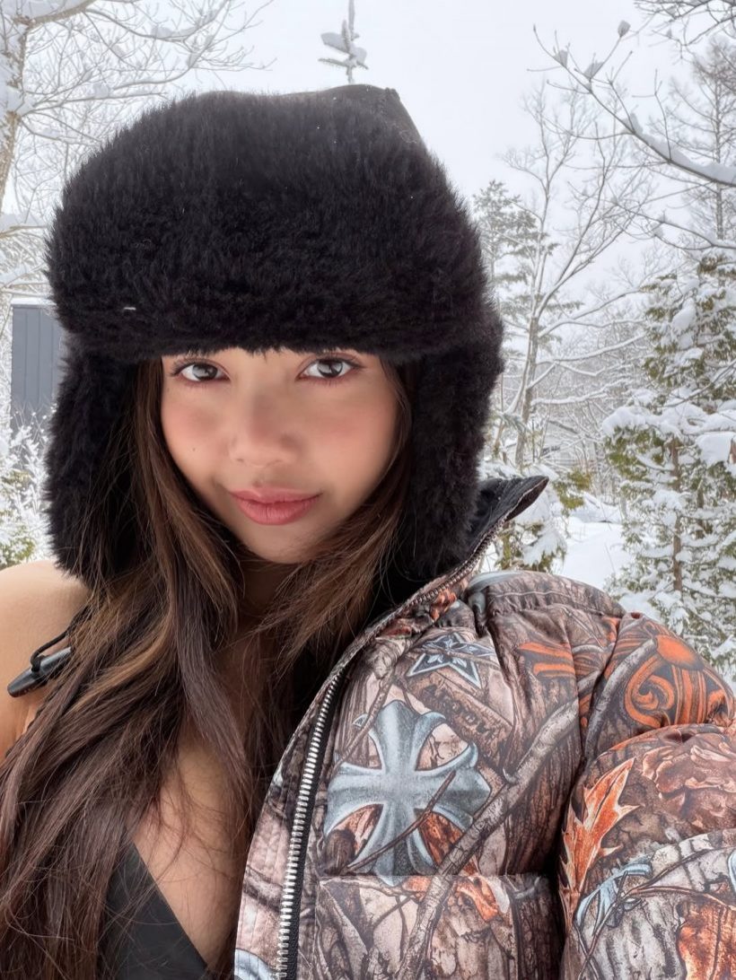 เจาะราคาแจ็กเก็ตลายพรางลิซ่าใส่ท้าหิมะ รู้แล้วหนาวกว่าเดิมอีก