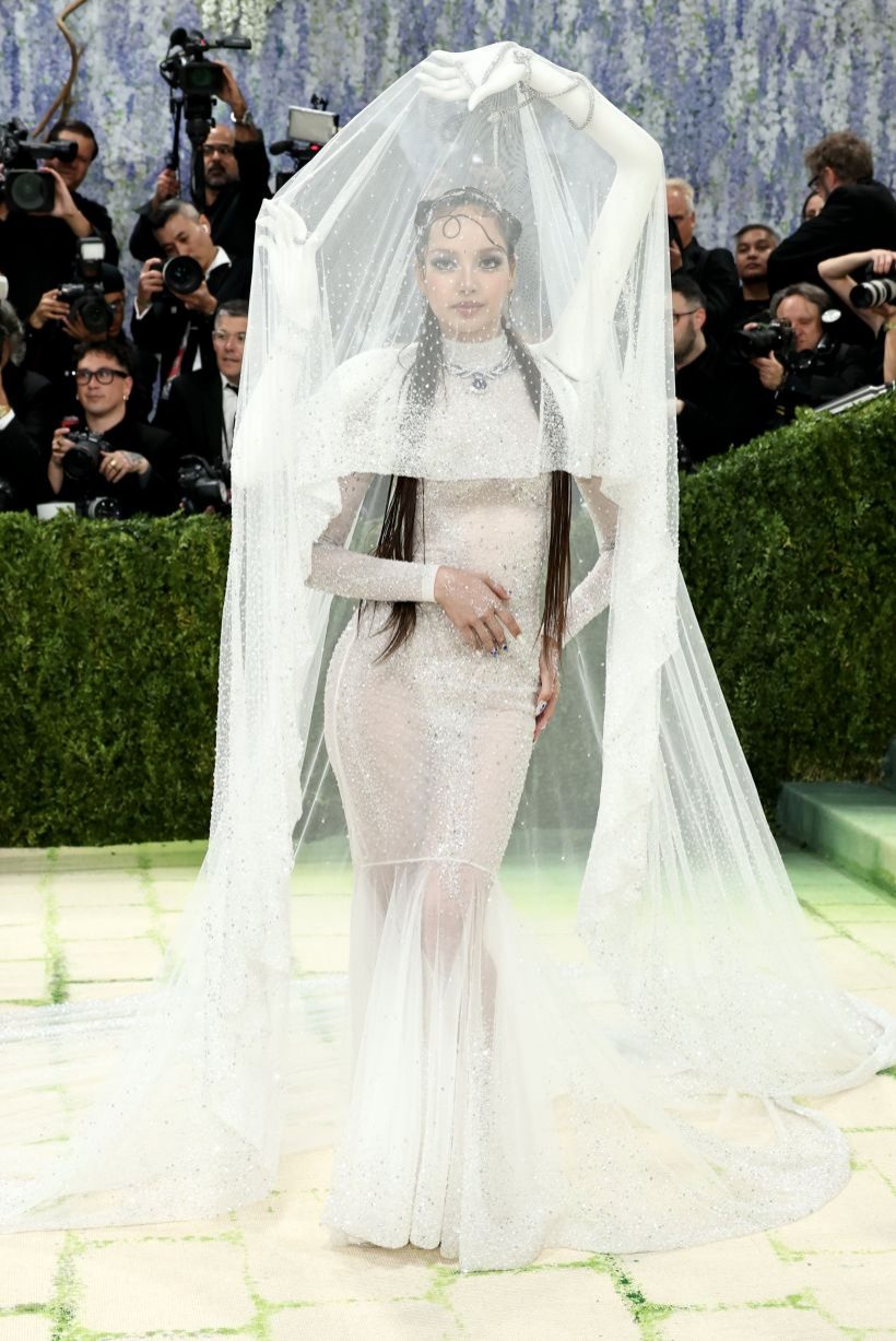 ส่องราคาทั้งตัว! ลิซ่าฟาดเครื่องประดับร้อยล้านสะเทือน Met Gala
