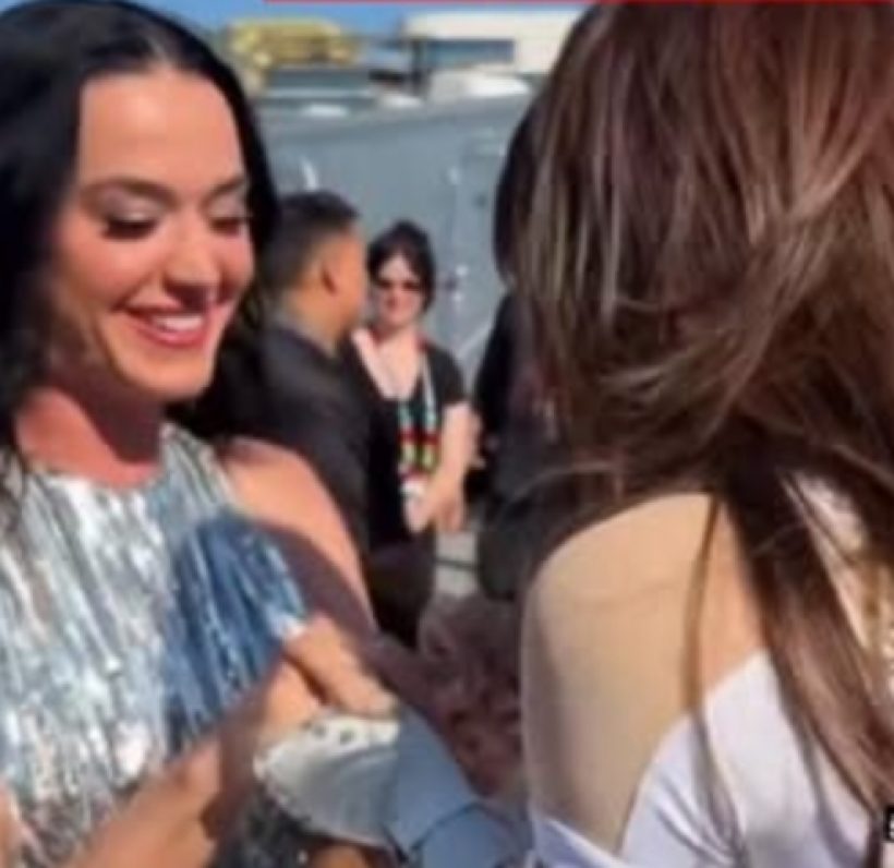 ใจละลาย! โมเมนต์ LISA กับ Katy Perry กลางสนามบอลโลก