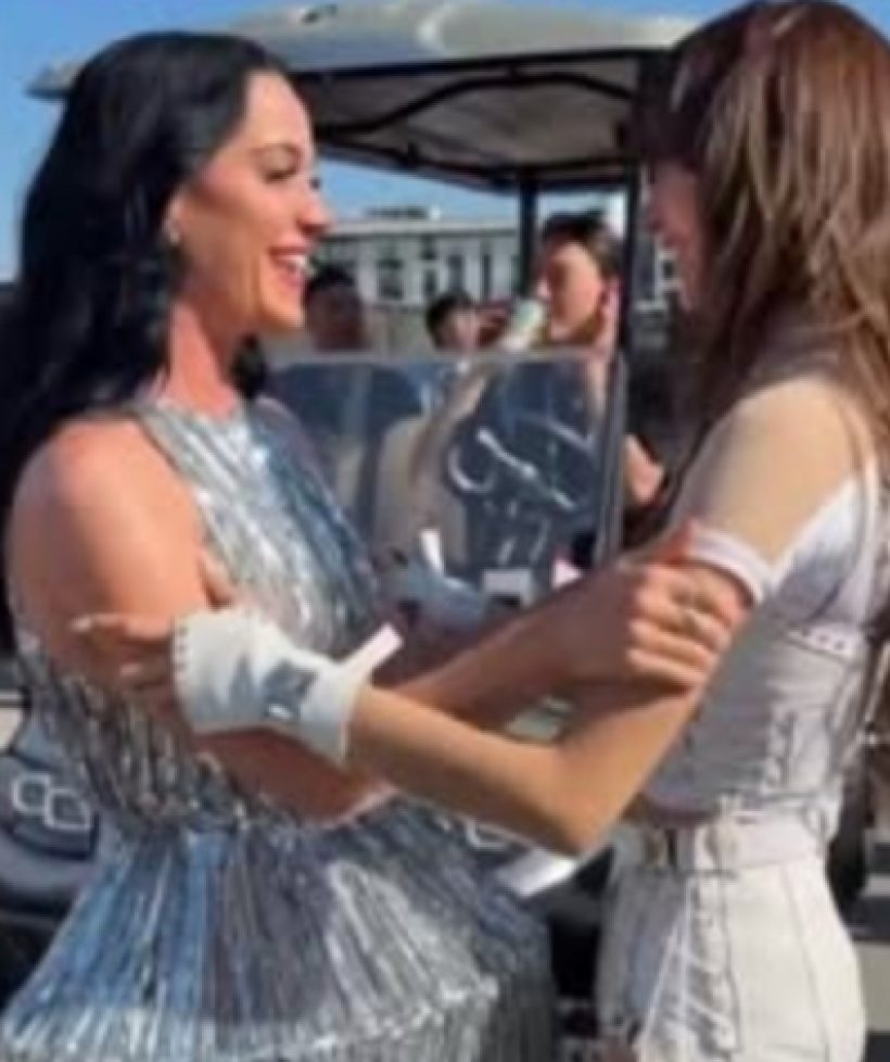 ใจละลาย! โมเมนต์ LISA กับ Katy Perry กลางสนามบอลโลก