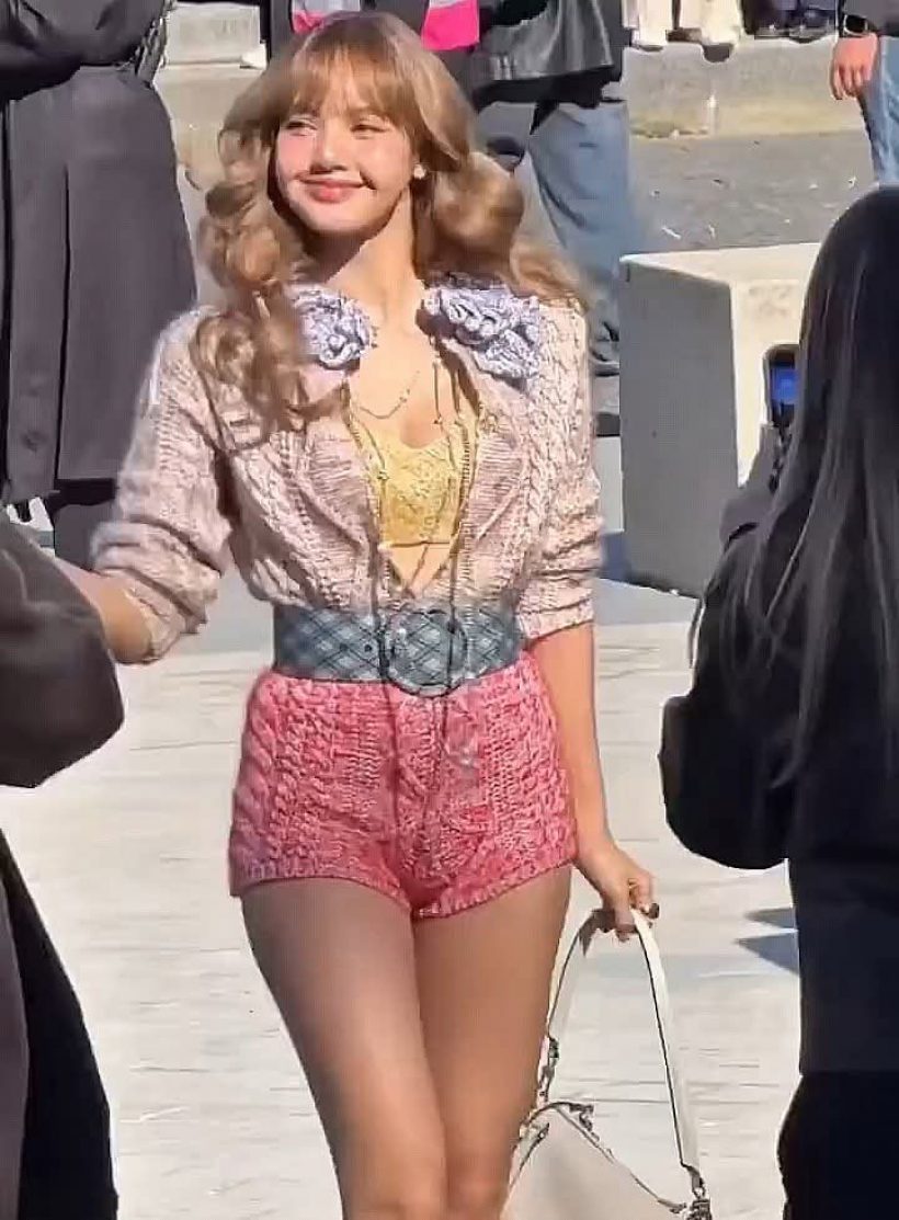 ลิซ่า BLACKPINK ทำโลกแฟชั่นสั่นสะเทือน! ในParis Fashion Week