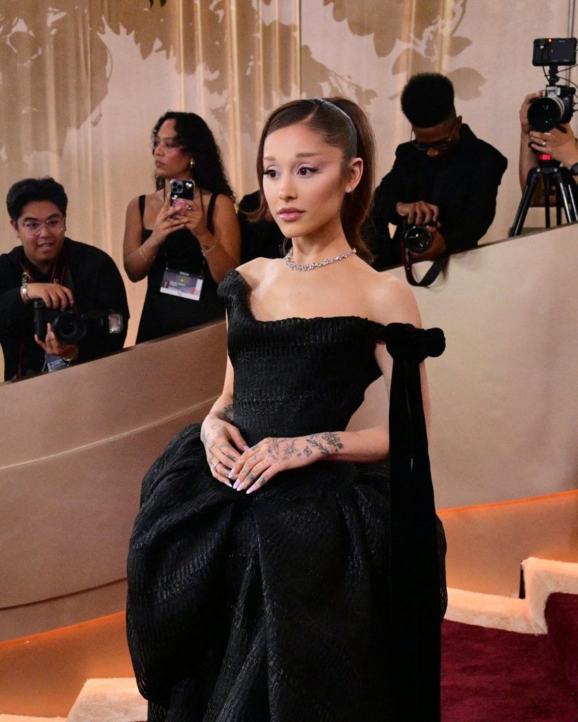 สื่อขยี้! อารีอานาพูดคำนี้?หลังลิซ่าหน้าเสียเผลอเกี่ยวชุด19ล้าน!