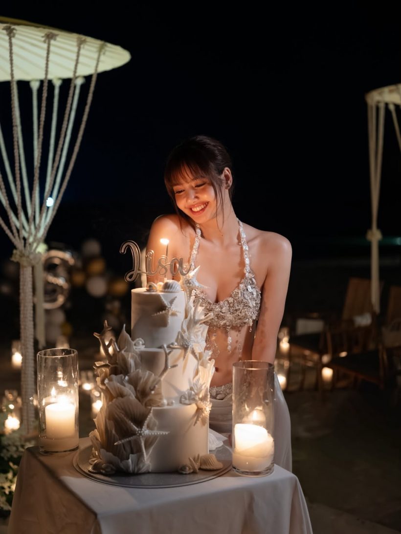 ให้กี่คะแนน?ชุดลิซ่าใส่ฉลองวันเกิด29ปีริมทะเล!