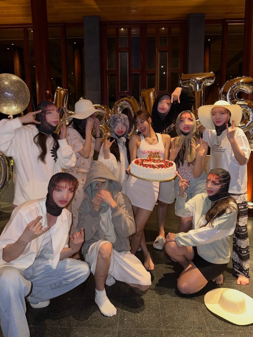 ให้กี่คะแนน?ชุดลิซ่าใส่ฉลองวันเกิด29ปีริมทะเล!