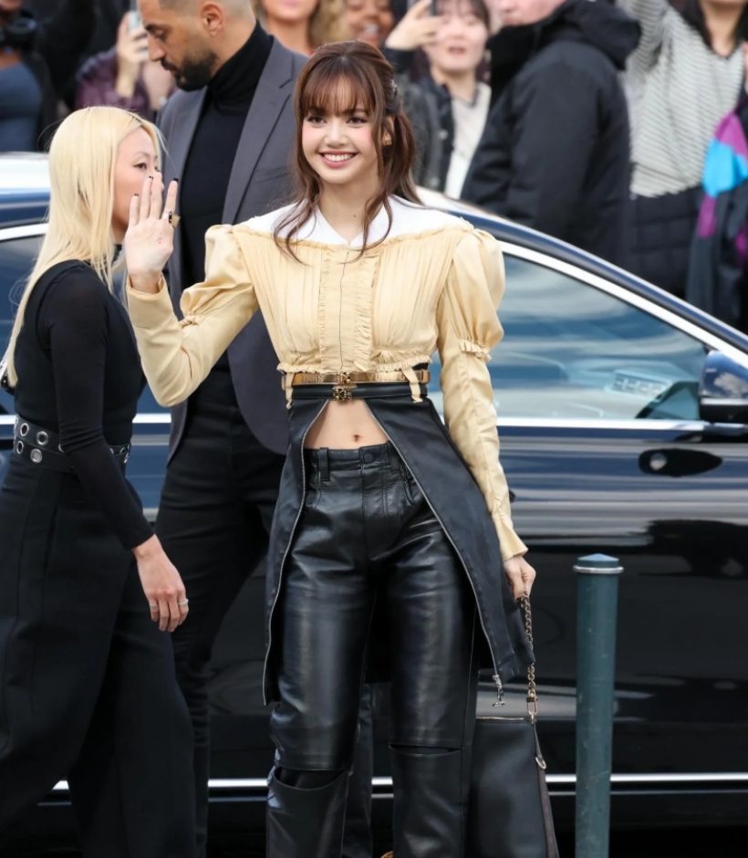 หยุดดูไม่ได้! ส่องดีเทลลุค วินเทจสุดแกลมของลิซ่าที่ปารีสแฟชั่นวีก