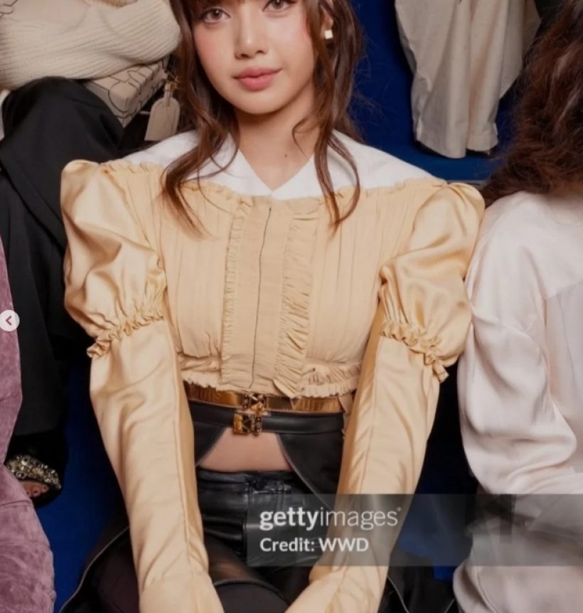 หยุดดูไม่ได้! ส่องดีเทลลุค วินเทจสุดแกลมของลิซ่าที่ปารีสแฟชั่นวีก