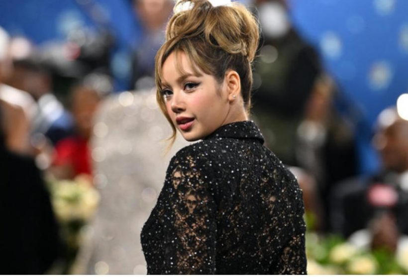 ลิซ่าจุดกระแสไวรัล Met Gala! หน้าคนแฝงอยู่ในชุด ทำชาวเน็ตเสียงแตก