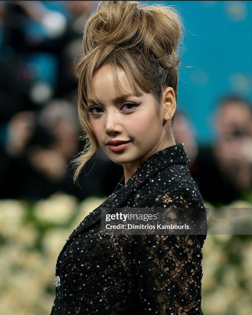 ลิซ่าจุดกระแสไวรัล Met Gala! หน้าคนแฝงอยู่ในชุด ทำชาวเน็ตเสียงแตก