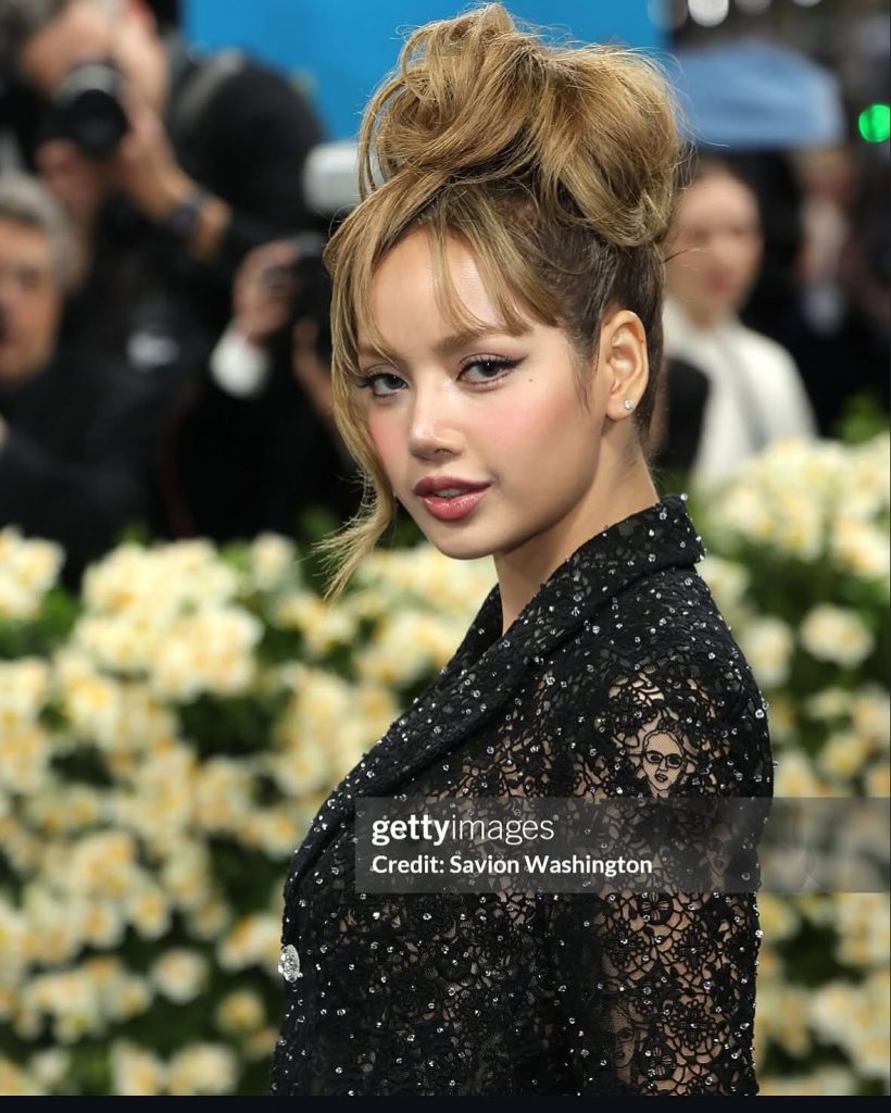 ลิซ่าจุดกระแสไวรัล Met Gala! หน้าคนแฝงอยู่ในชุด ทำชาวเน็ตเสียงแตก