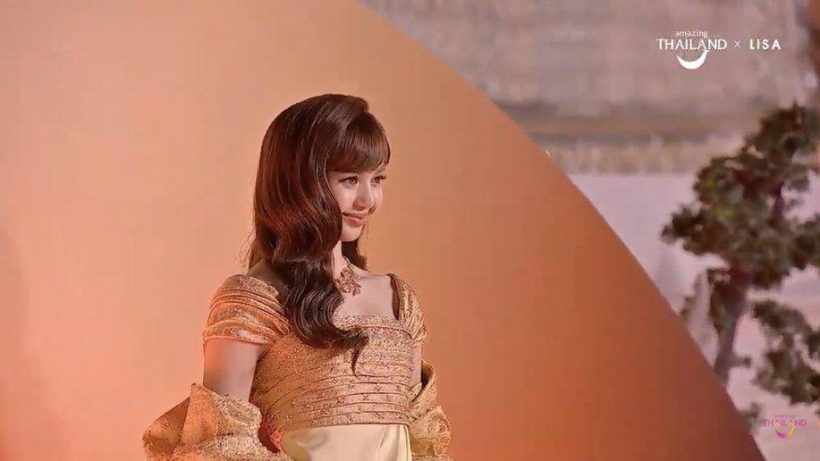 ลิซ่า สะกดทุกสายตาในลุคทองขโมยหัวใจคนทั้งโลก