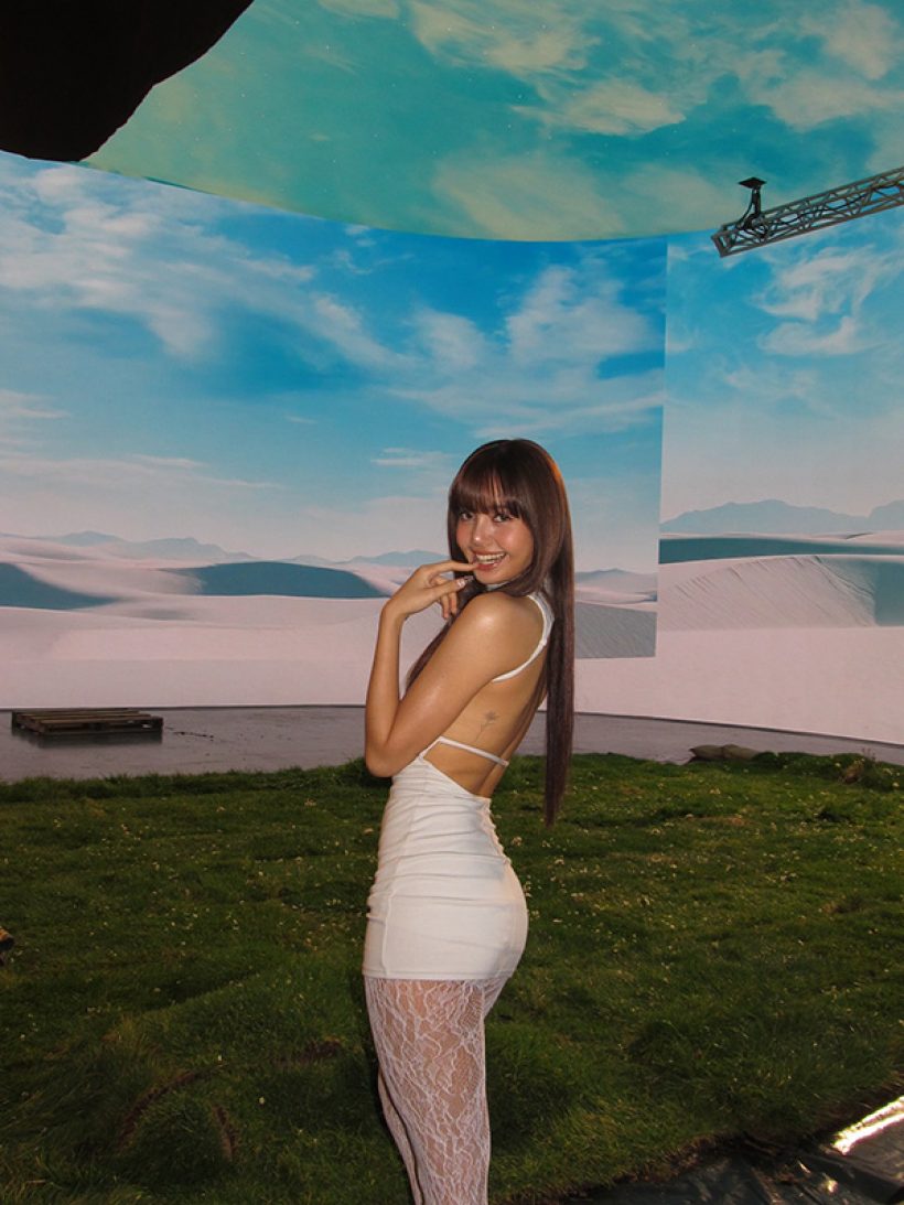 ภาพนี้ ลิซ่า ทำโซเชียลแตก! หุ่นโซ้ะสร้างเรื่องเว่อร์