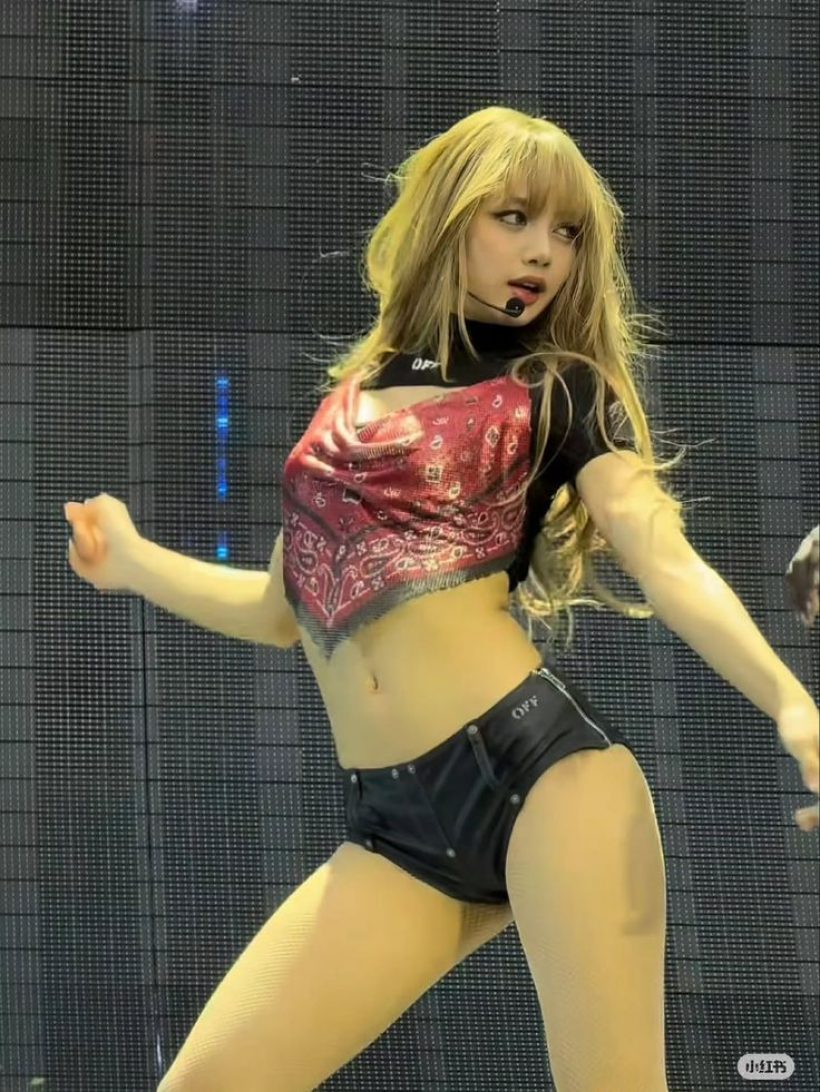 ภาพนี้ ลิซ่า ทำโซเชียลแตก! หุ่นโซ้ะสร้างเรื่องเว่อร์